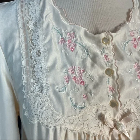 Vintage Cream Nightgown with Pink Floral Lace Yoke - Picture 4 of 13